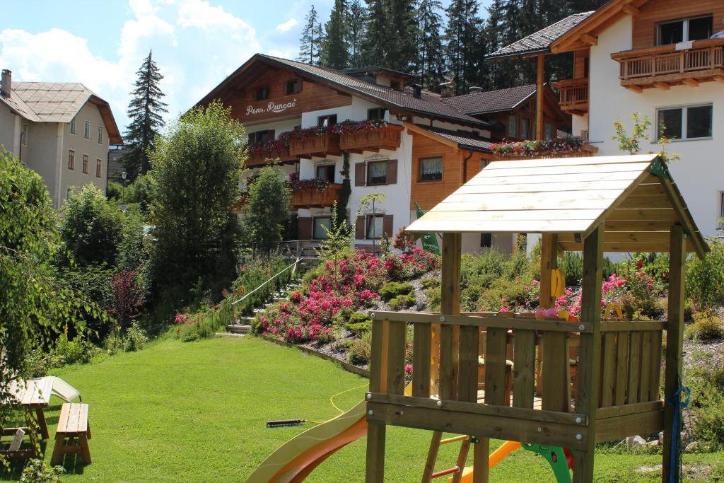 Runcac Hotel Badia  Bagian luar foto
