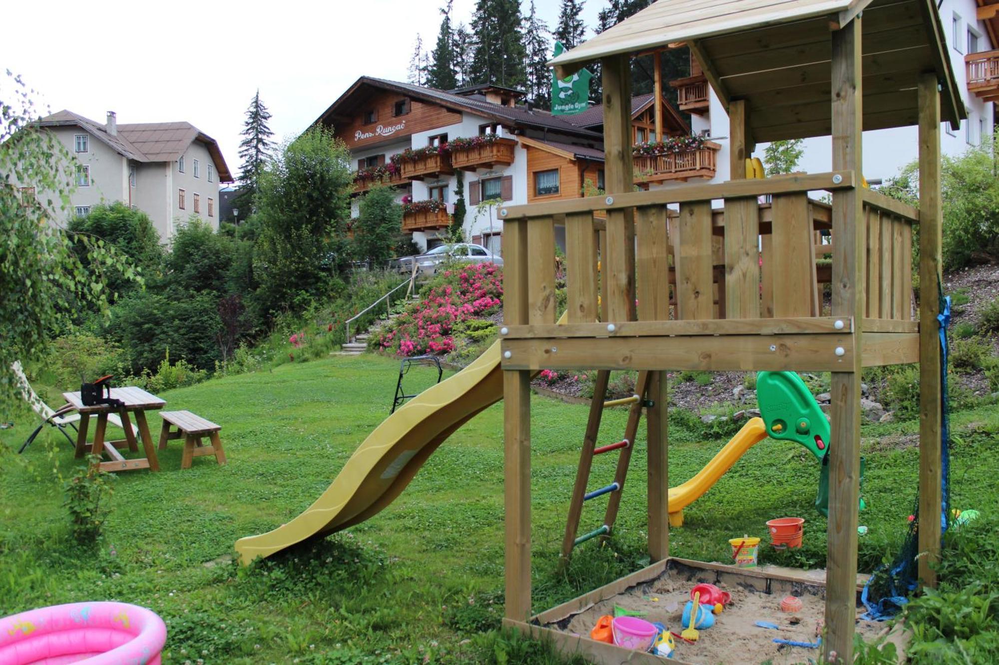Runcac Hotel Badia  Bagian luar foto