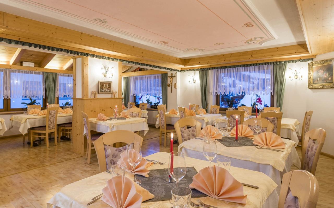 Runcac Hotel Badia  Bagian luar foto