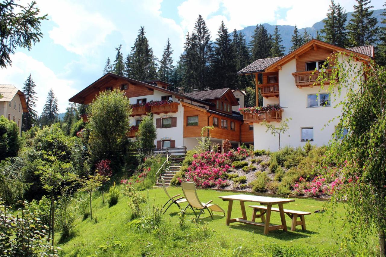 Runcac Hotel Badia  Bagian luar foto