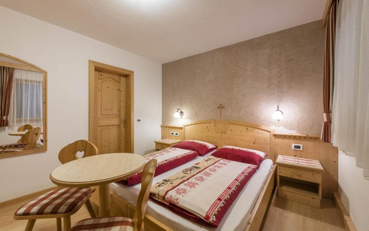 Runcac Hotel Badia  Bagian luar foto