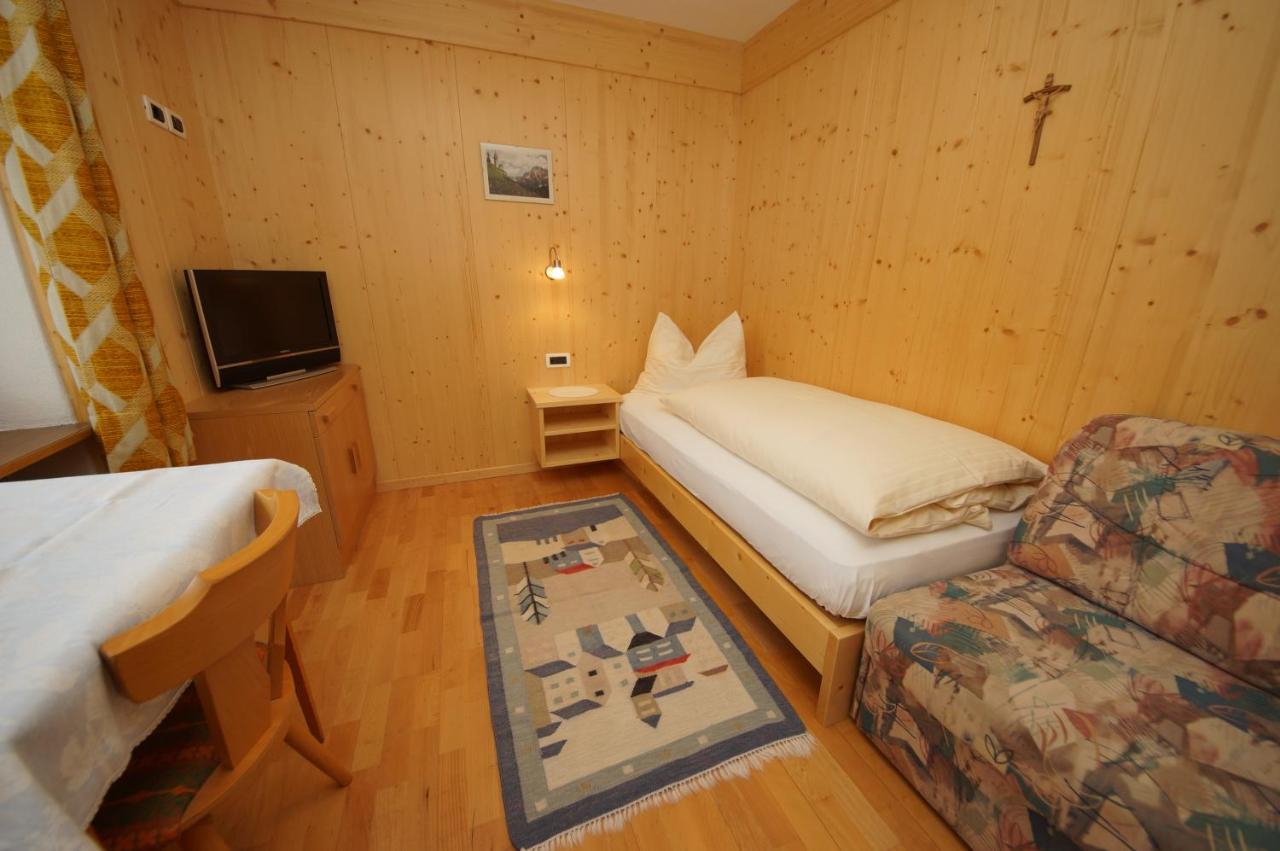Runcac Hotel Badia  Bagian luar foto