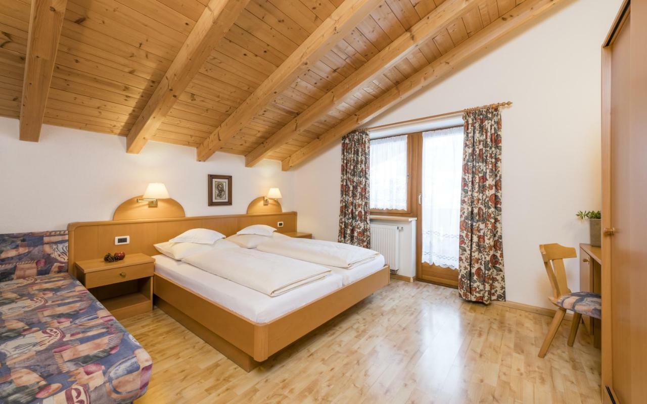 Runcac Hotel Badia  Bagian luar foto